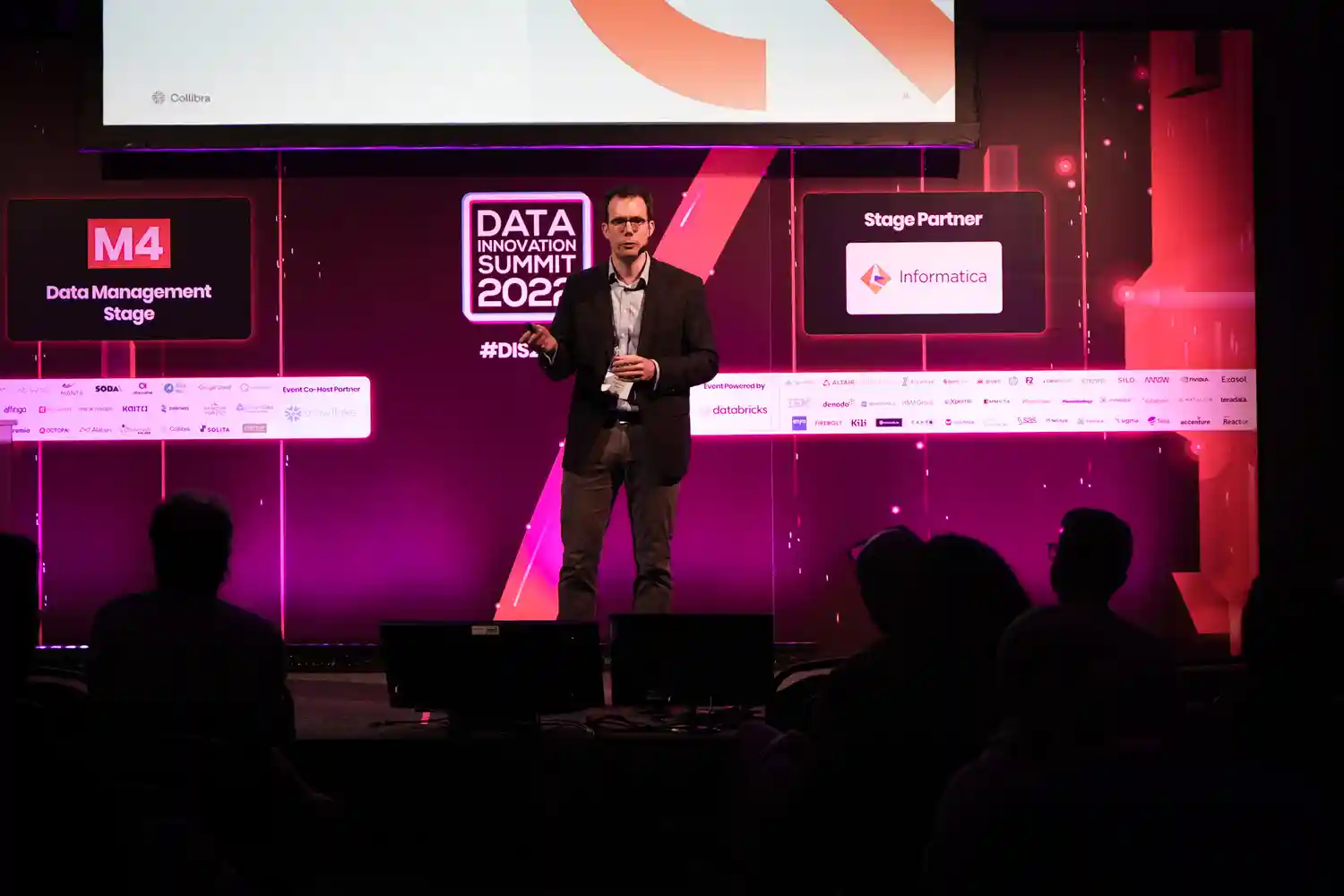 speaker presenting on stage at the Data Innovation Summit 2022 in Stockholm.